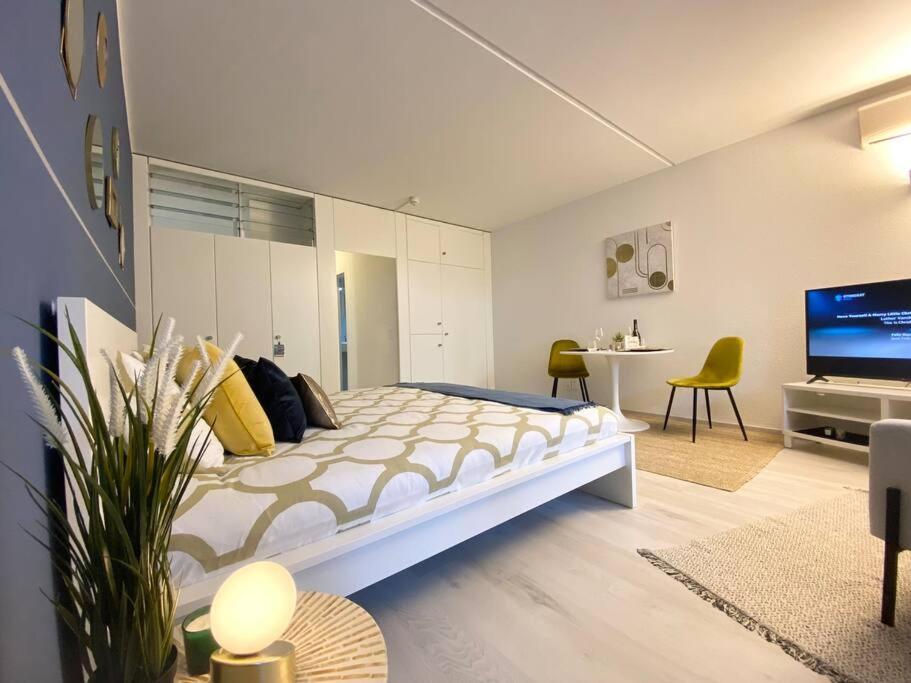Luganersee, Pool, Strand, Parkplatz, Suite Bissone Exteriör bild