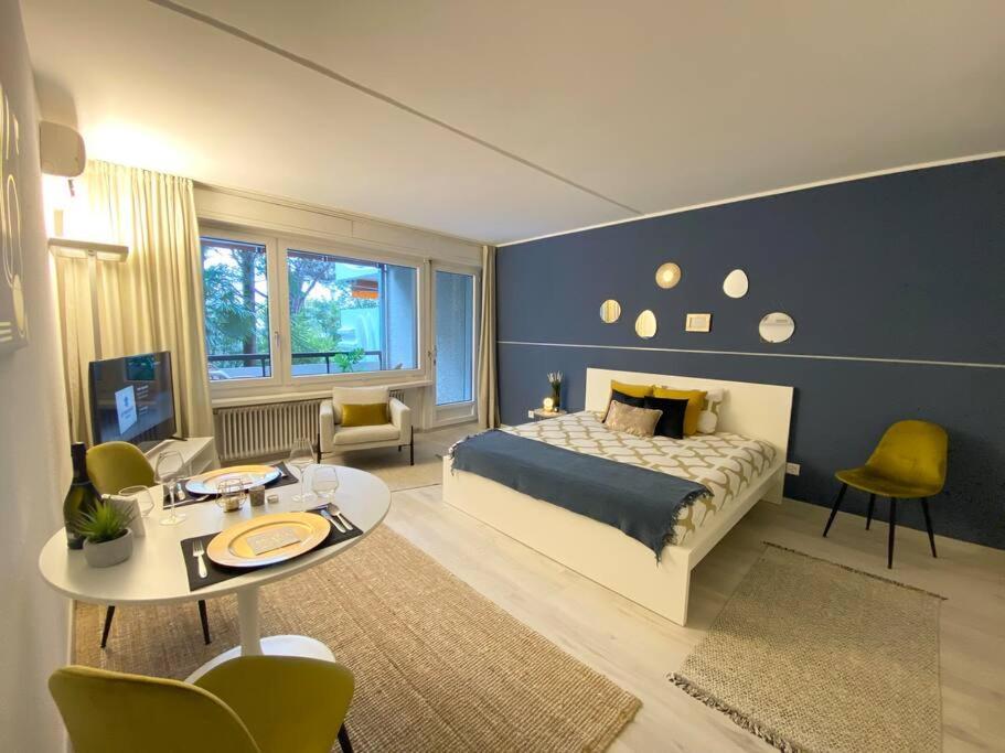 Luganersee, Pool, Strand, Parkplatz, Suite Bissone Exteriör bild